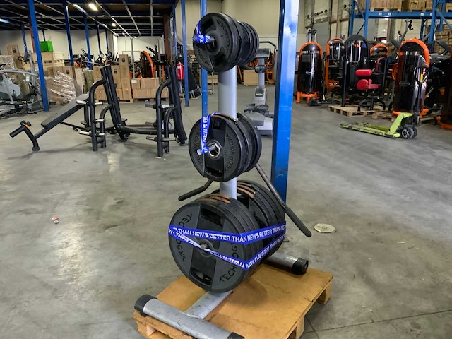 Diversen 50mm schijven 125kg met rek krachtstation - afbeelding 1 van  4