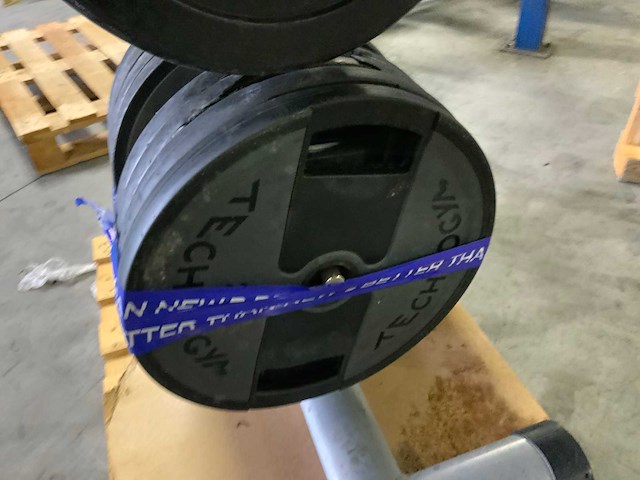 Diversen 50mm schijven 250kg met rek krachtstation - afbeelding 3 van  7