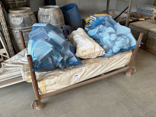 Diversen kunststof verluchtingskanalen en toebehoren - afbeelding 1 van  3