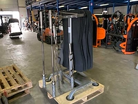 Diversen matten en 50mm stangen met rek krachtstation