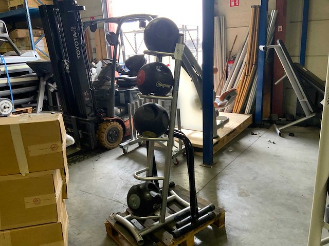 Diversen medicine ball 4x krachtstation - afbeelding 1 van  6