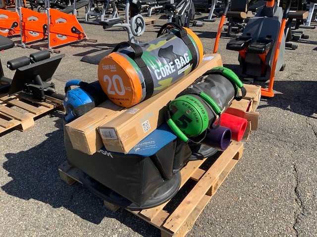 Diversen mix crossfit materiaal krachtstation - afbeelding 1 van  8