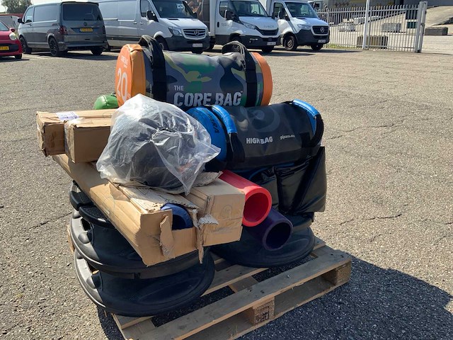 Diversen mix crossfit materiaal krachtstation - afbeelding 8 van  8