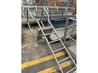 Diversen trap, ladder en platformen - afbeelding 4 van  7