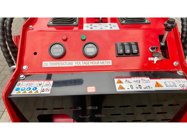 Dmht - dm360 - backhoe loader - 10-2025 - afbeelding 6 van  29