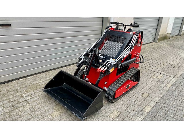 Dmht - dm360 - backhoe loader - 10-2025 - afbeelding 12 van  27