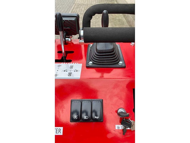 Dmht - dm360 - backhoe loader - 10-2025 - afbeelding 15 van  27