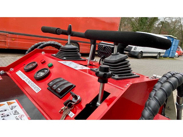 Dmht - dm360 - backhoe loader - 10-2025 - afbeelding 24 van  27