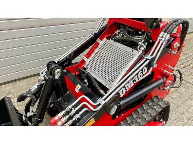 Dmht - dm360 - backhoe loader - 10-2025 - afbeelding 25 van  27
