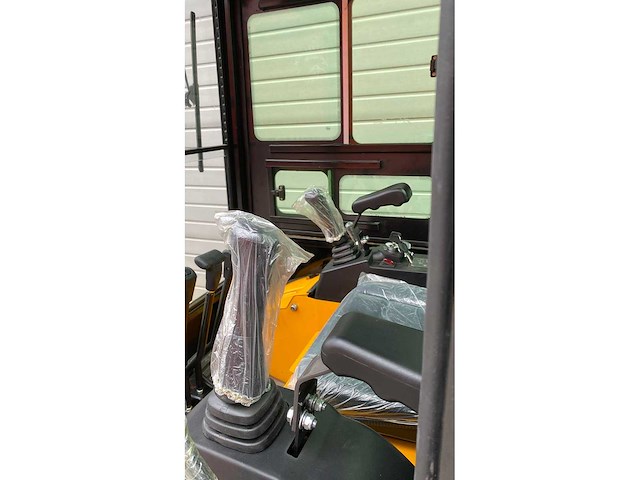 Dmht- kubota - dm15 - mini-excavator - 10-2025 - afbeelding 1 van  8