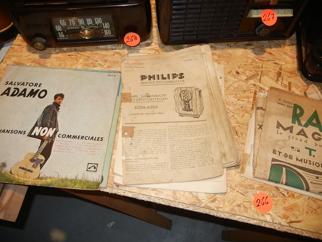 Documentatie over radios en radio magazine - afbeelding 2 van  2