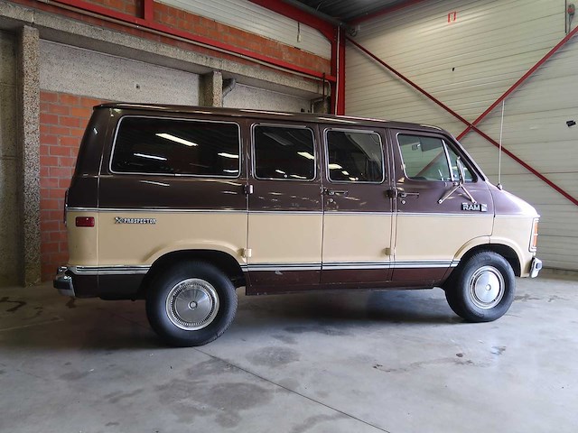 Dodge - van - dodge ram van beige - afbeelding 1 van  45