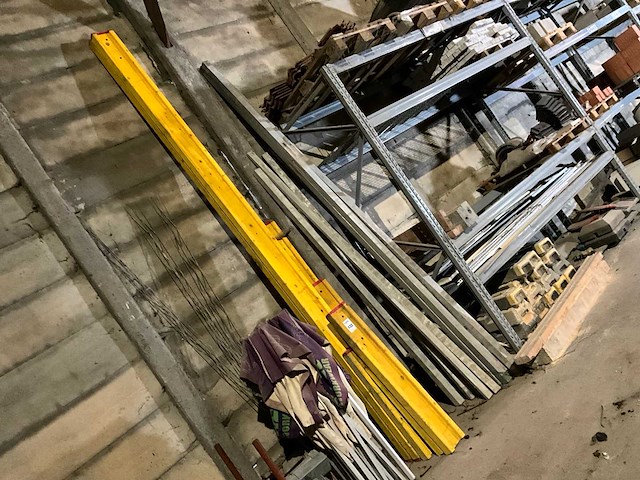 Doka partij steunbalken en metsersprofielen - afbeelding 1 van  2