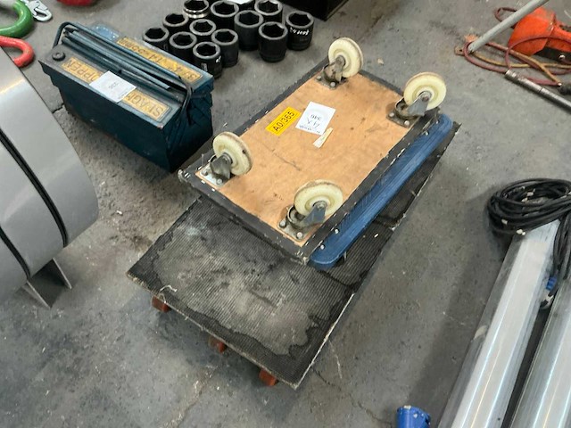 Dolly (4x) - afbeelding 1 van  6