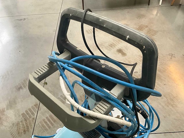 Dolphin zi3 zwembadrobot - afbeelding 6 van  6