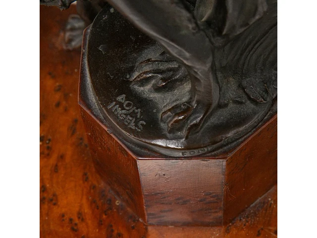 Domien ingels (1881-1946), barzoi, patinated bronze on a burr wood base, by vindevogel foundry 26.5 cm. (10.42 in.) - afbeelding 8 van  8