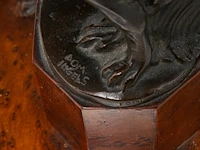 Domien ingels (1881-1946), barzoi, patinated bronze on a burr wood base, by vindevogel foundry 26.5 cm. (10.42 in.) - afbeelding 8 van  8