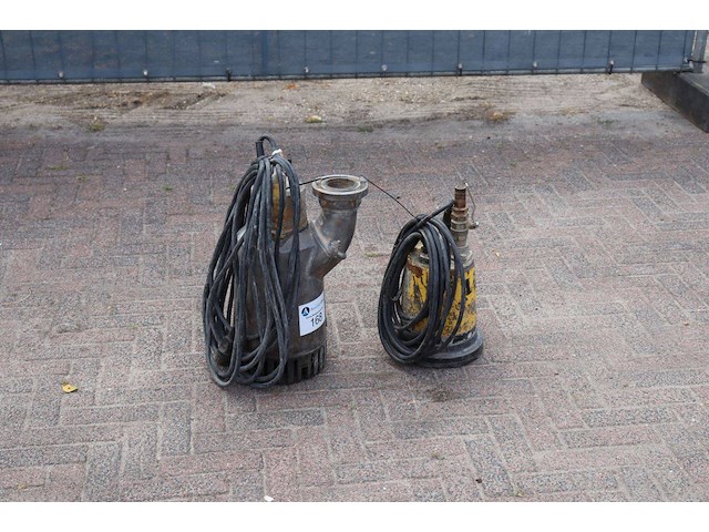 Dompelpomp elektrisch 2 stuks - afbeelding 1 van  1