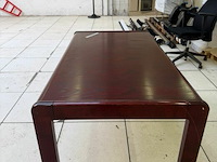 Donkerkleurige tafel