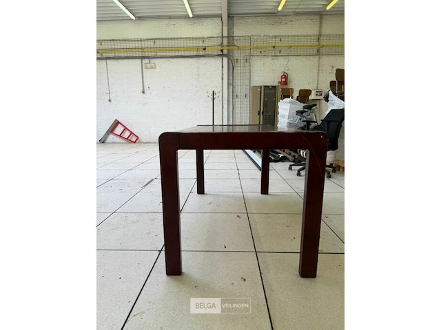 Donkerkleurige tafel - afbeelding 2 van  3