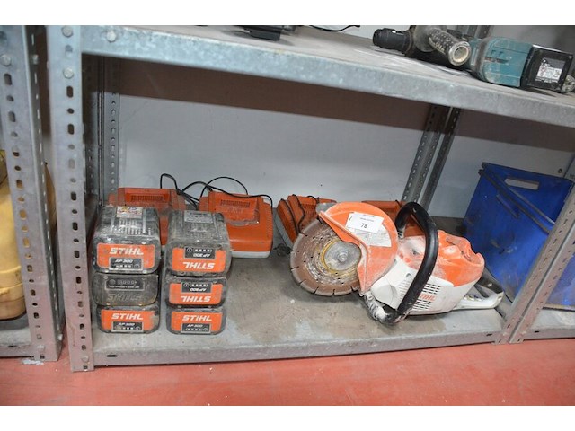 Doorslijper stihl op accu tsa 230, 4 accu laders stihl al500, 6 accu stihl ap300 (6,7,8) - afbeelding 1 van  7