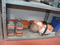 Doorslijper stihl op accu tsa 230, 4 accu laders stihl al500, 6 accu stihl ap300 (6,7,8)