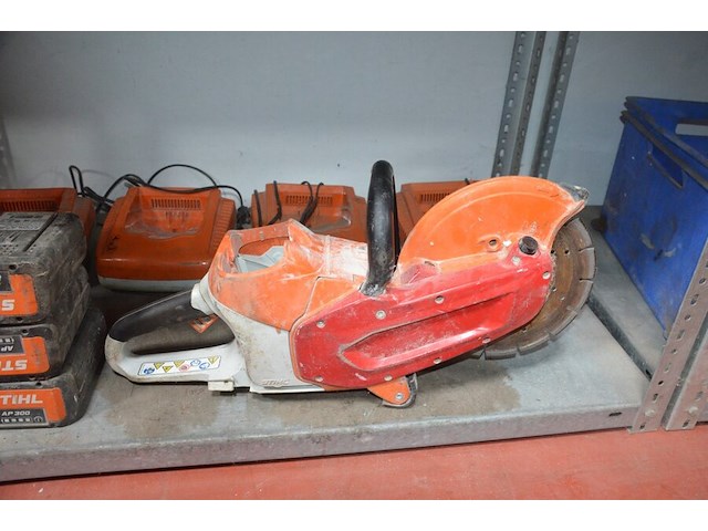 Doorslijper stihl op accu tsa 230, 4 accu laders stihl al500, 6 accu stihl ap300 (6,7,8) - afbeelding 4 van  7
