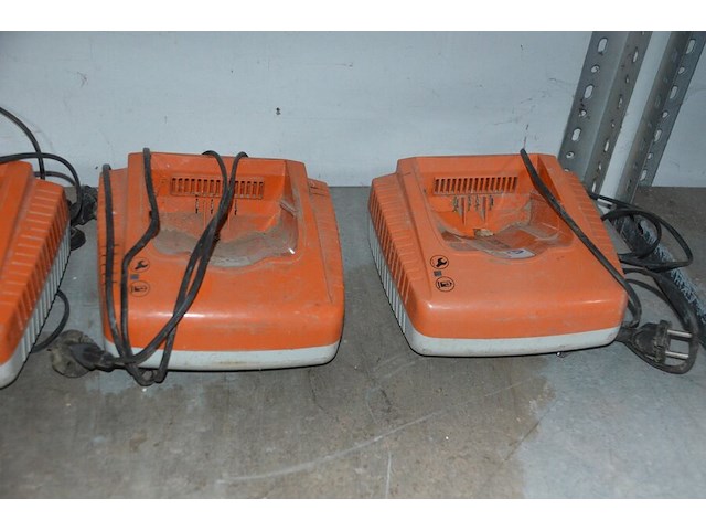 Doorslijper stihl op accu tsa 230, 4 accu laders stihl al500, 6 accu stihl ap300 (6,7,8) - afbeelding 6 van  7