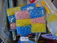 Doos div borstels, douchrkapjes en gordijnen - afbeelding 3 van  5