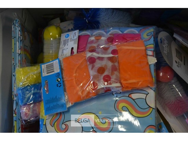 Doos div borstels, douchrkapjes en gordijnen - afbeelding 5 van  5