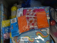 Doos div borstels, douchrkapjes en gordijnen - afbeelding 5 van  5