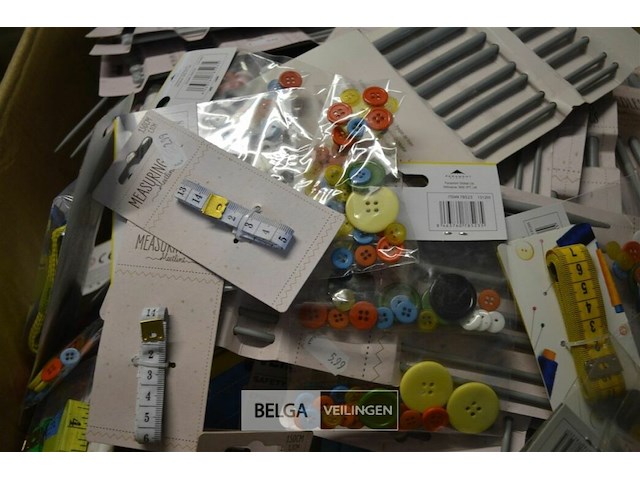 Doos div brei materialen - afbeelding 3 van  6