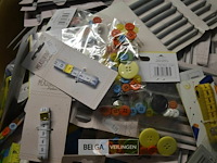 Doos div brei materialen - afbeelding 3 van  6