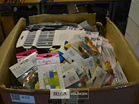 Doos div brei materialen - afbeelding 1 van  6