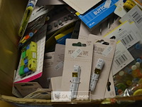 Doos div brei materialen - afbeelding 2 van  6