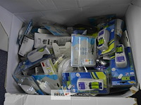 Doos div hdmi kabels, batterijen en led lampen - afbeelding 1 van  9