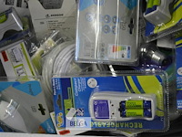 Doos div hdmi kabels, batterijen en led lampen - afbeelding 2 van  9