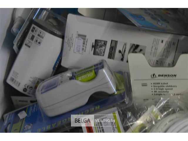 Doos div hdmi kabels, batterijen en led lampen - afbeelding 6 van  9