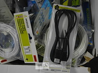 Doos div hdmi kabels , batterijen en led lampen - afbeelding 8 van  9