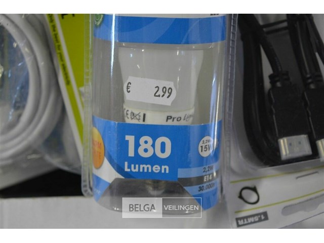 Doos div hdmi kabels , batterijen en led lampen - afbeelding 9 van  9