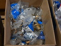 Doos diverse installatiemateriaal sanitair - afbeelding 2 van  2