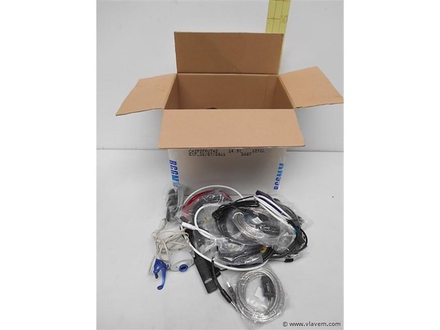 Doos diverse kabels en pc toebehoren - afbeelding 1 van  2