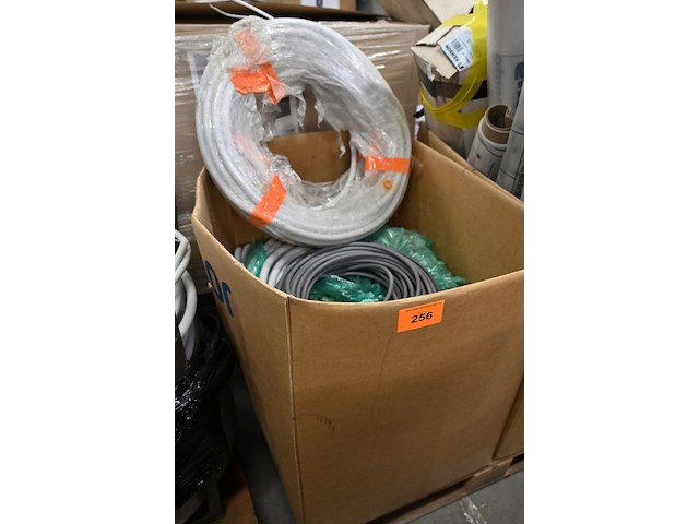 Doos diverse preflex en kabels - afbeelding 1 van  3