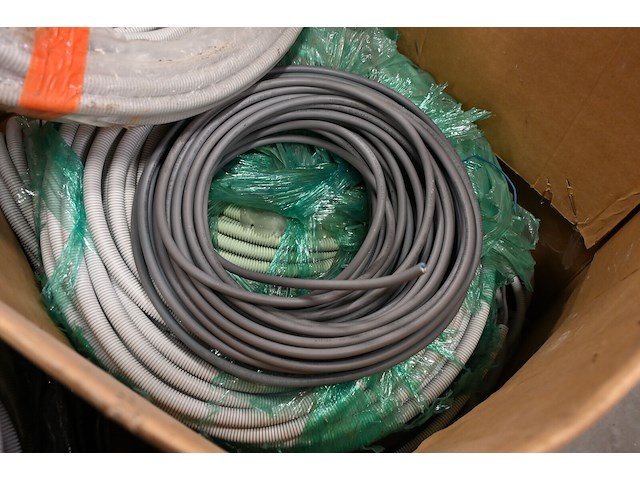 Doos diverse preflex en kabels - afbeelding 2 van  3
