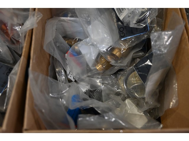 Doos diverse sanitair - afbeelding 2 van  2