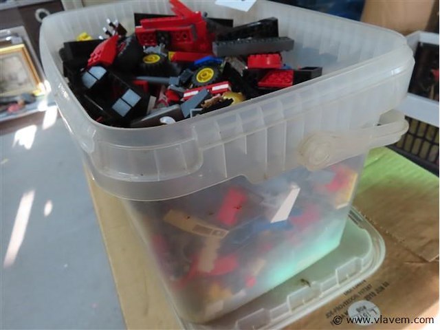 Doos gevuld met lego - afbeelding 2 van  3