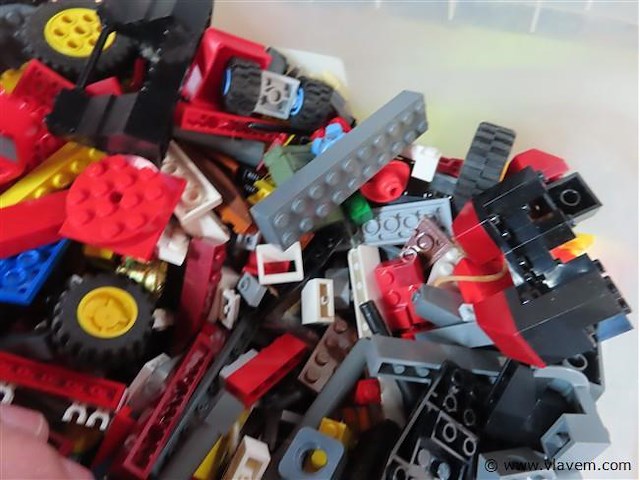 Doos gevuld met lego - afbeelding 3 van  3