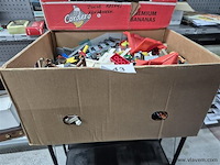 Doos gevuld met lego - afbeelding 2 van  3