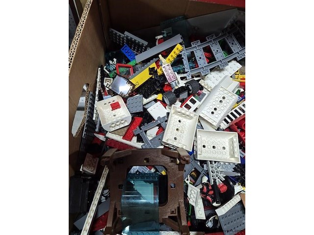 Doos gevuld met lego - afbeelding 3 van  3