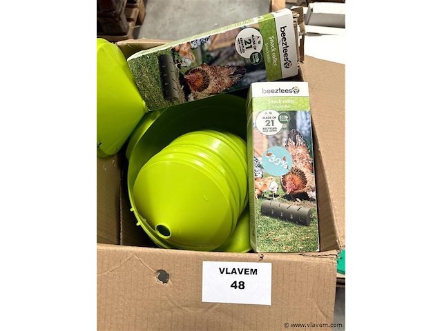 Doos, inh. 10 stuks kippen pvc voederbakjes - afbeelding 1 van  1